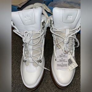 Adidas x IVY PARK super sleek boots - women’s size 6